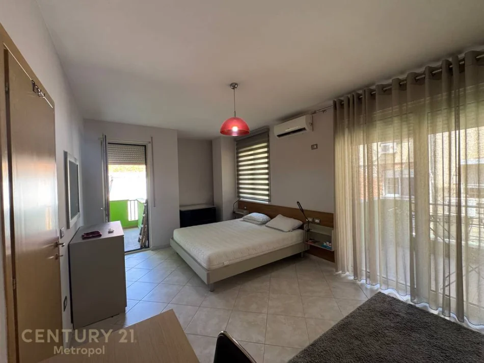 Tirane, jepet me qera apartament 2+1+Ballkon Kati 2, 118 m² 900 € (Drejtoria e Higjenes)