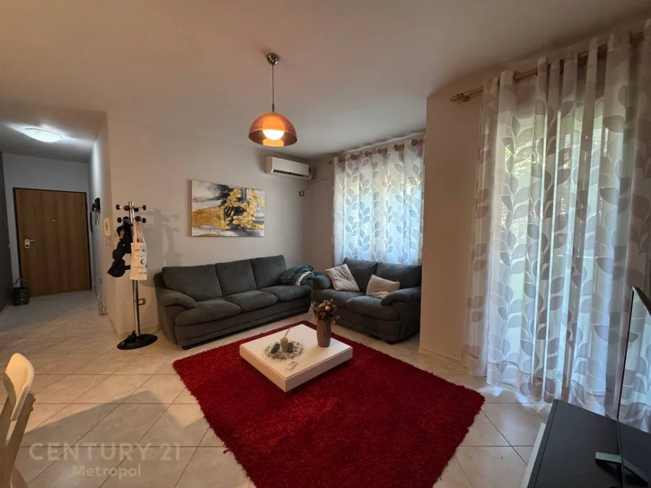 Tirane, jepet me qera apartament 2+1+Ballkon Kati 2, 118 m² 900 € (Drejtoria e Higjenes)