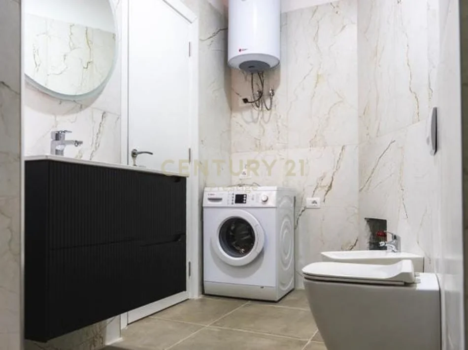 Tirane, jepet me qera apartament 1+1+Ballkon Kati 1, 64 m² 600 € (Stacioni i Trenit)