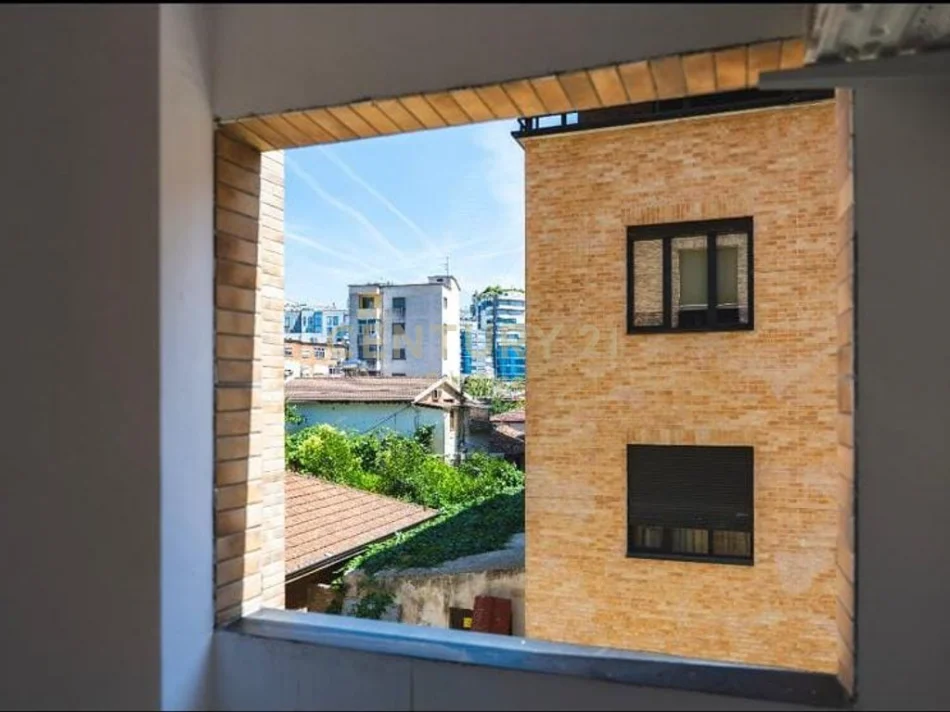Tirane, jepet me qera apartament 1+1+Ballkon Kati 1, 64 m² 600 € (Stacioni i Trenit)