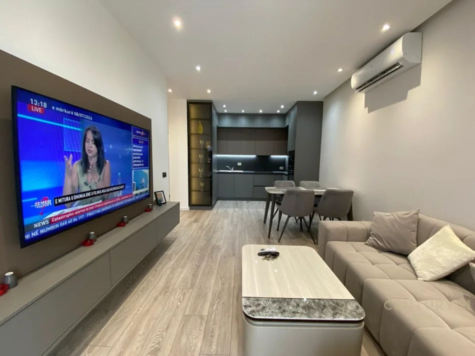 Tirane, jepet me qera apartament 1+1+Ballkon Kati 13, 75 m² 700 € (Residenca Golden Tower, Mine Peza)