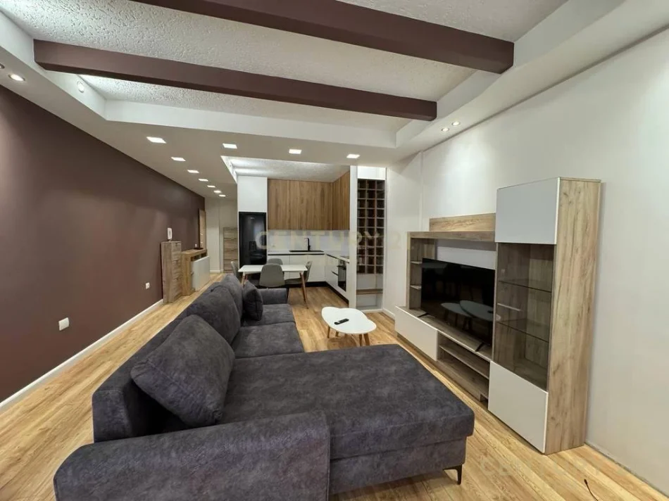 Tirane, jepet me qera apartament 1+1 Kati 3, 80 m² 750 € (Kopshti Botanik)