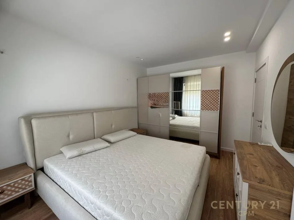 Tirane, jepet me qera apartament 1+1 Kati 3, 80 m² 750 € (Kopshti Botanik)