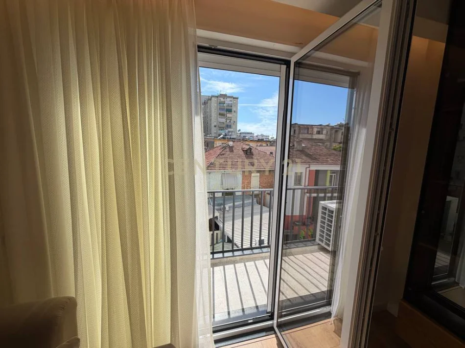 Tirane, shitet apartament 2+1 Kati 2, 99 m² (Rruga e Barrikadave)