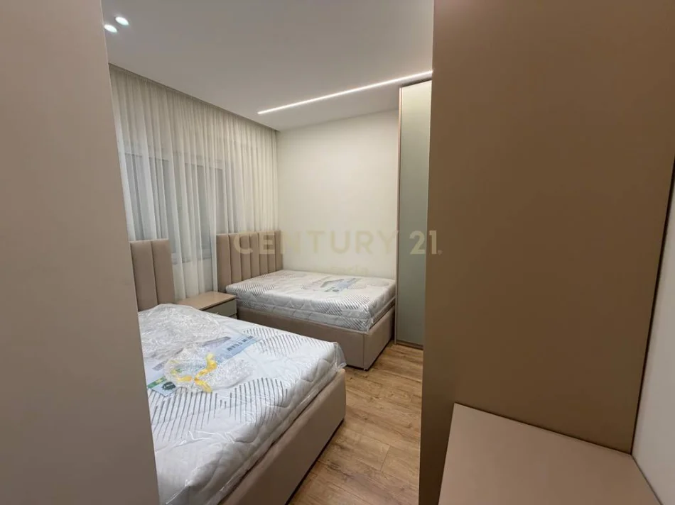 Tirane, shitet apartament 2+1 Kati 2, 99 m² (Rruga e Barrikadave)