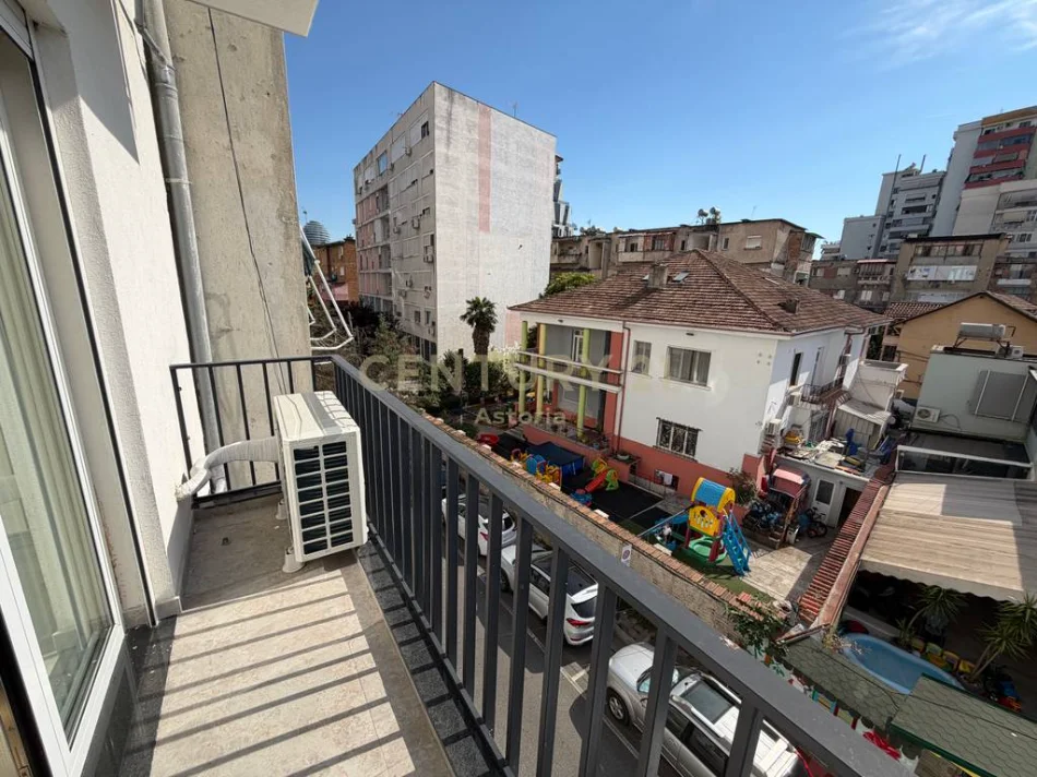 Tirane, shitet apartament 2+1 Kati 2, 99 m² (Rruga e Barrikadave)