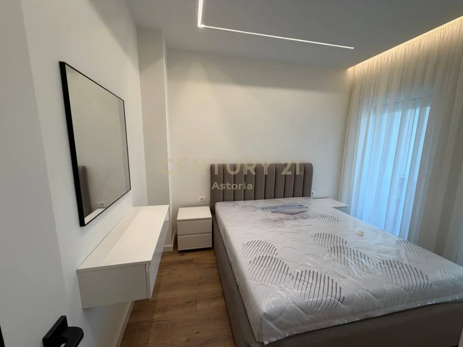 Tirane, jepet me qera apartament 2+1 , 79 m² 750 € (Rruga e Barrikadave)