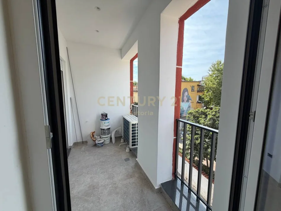 Tirane, jepet me qera apartament 2+1 , 79 m² 750 € (Rruga e Barrikadave)