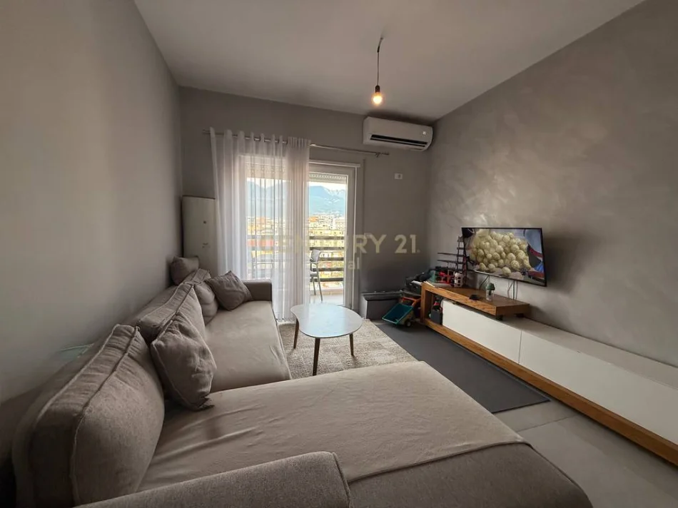 Tirane, shitet apartament 1+1 Kati 6, 75 m² 202.000 € (selvia)