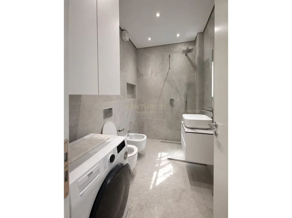 Tirane, jepet me qera apartament 1+1 Kati 8, 60 m² 1.100 € 