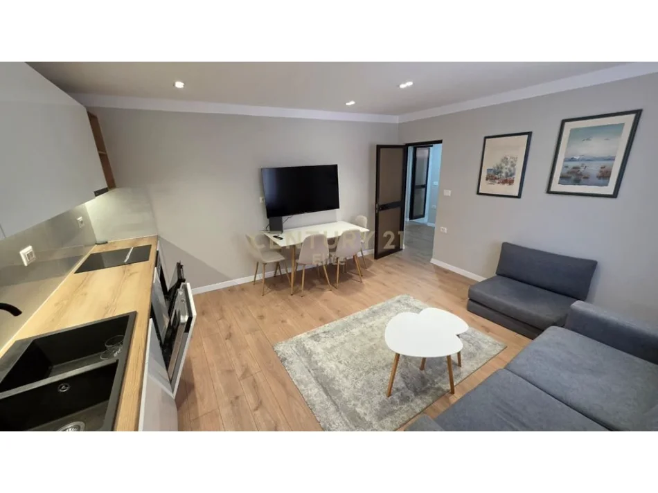 Tirane, jepet me qera apartament 1+1 Kati 2, 70 m² 650 € 