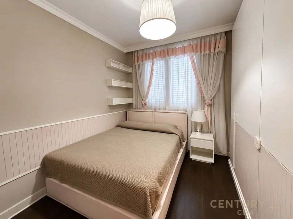Tirane, jepet me qera apartament 2+1+Ballkon Kati 8, 107 m² 1.700 € (Ish Blloku)