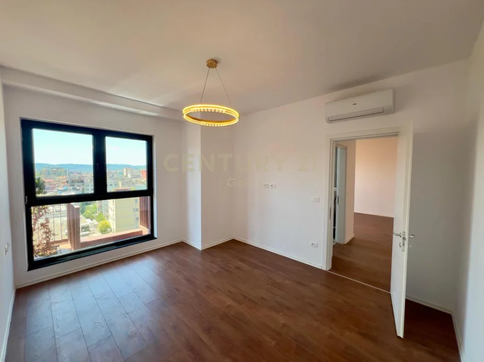 Tirane, jepet me qera zyre Kati 6, 80 m² 750 € 