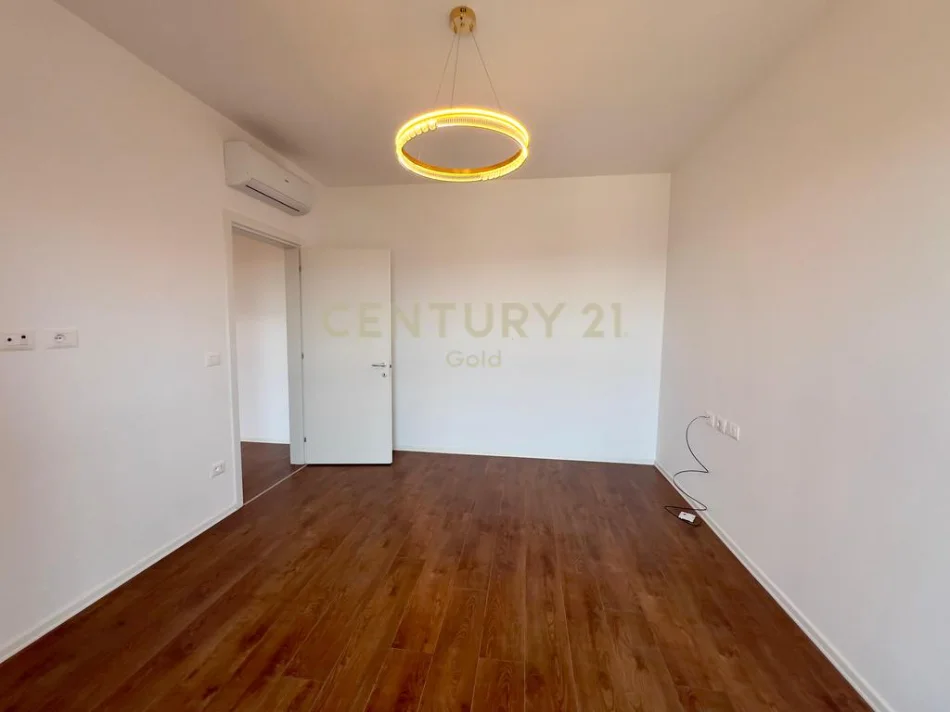 Tirane, jepet me qera zyre Kati 6, 80 m² 750 € 
