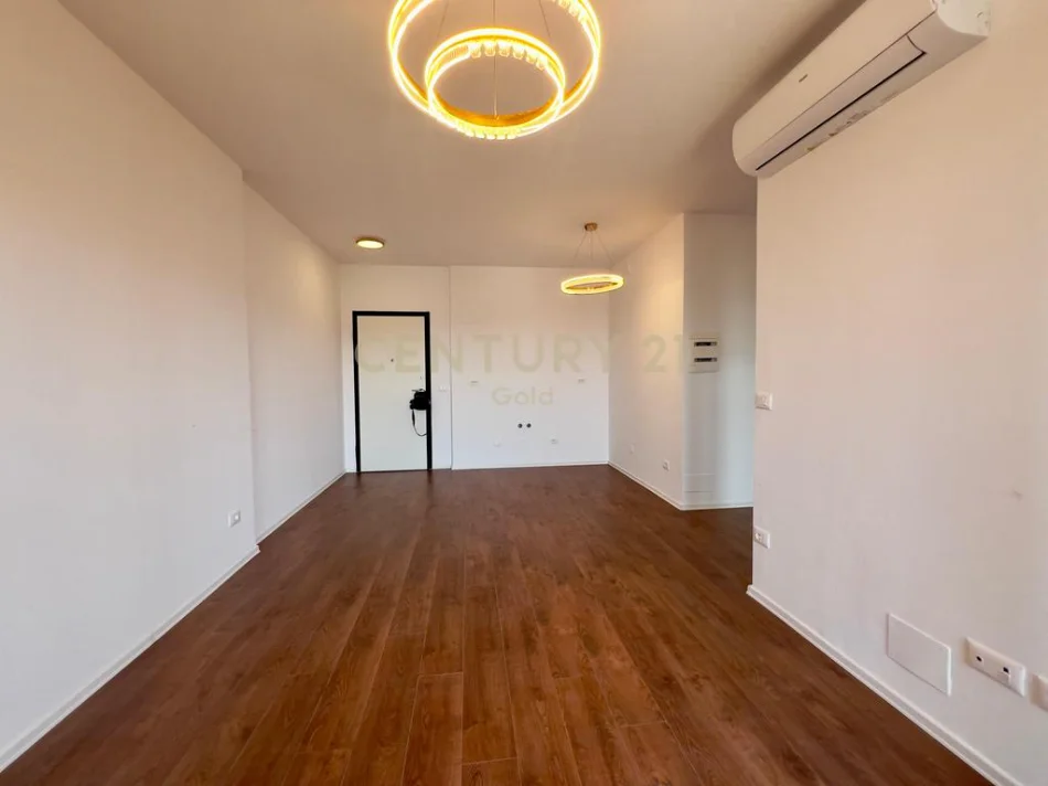 Tirane, jepet me qera zyre Kati 6, 80 m² 750 € 