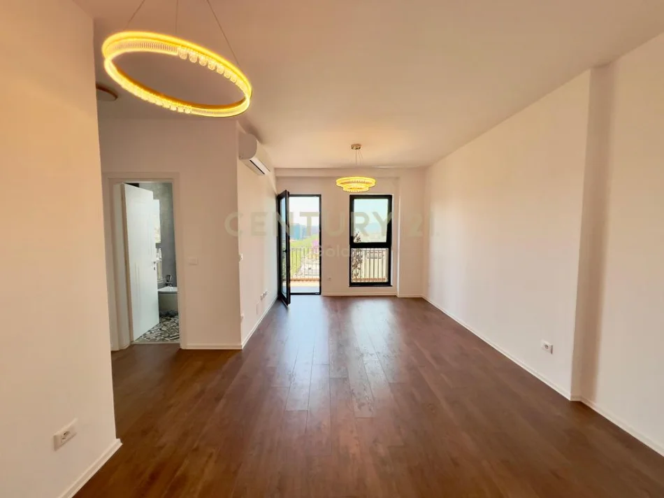 Tirane, jepet me qera zyre Kati 6, 80 m² 750 € 