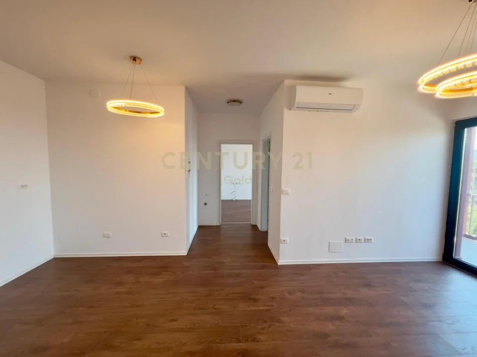 Tirane, jepet me qera zyre Kati 6, 80 m² 750 € 