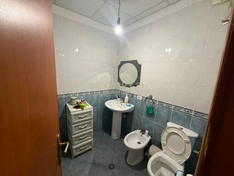 Tirane, jepet me qera apartament 2+1 Kati 7, 77 m² 500 € 