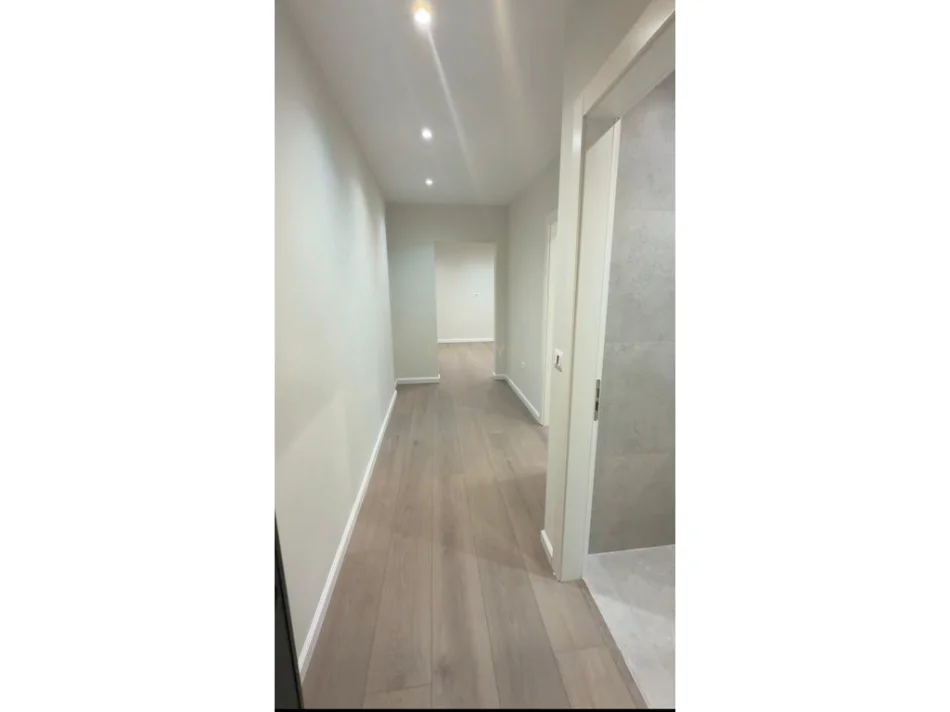 Tirane, shitet apartament 1+1 Kati 1, 56 m² 183.000 € (komuna e parisit)