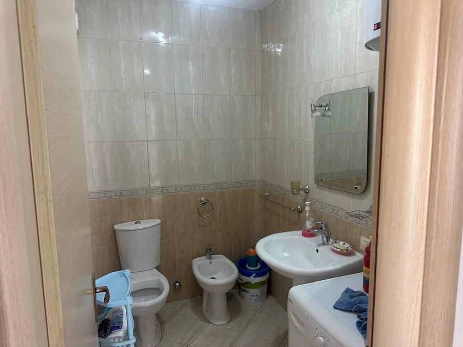 Tirane, jepet me qera apartament 2+1 Kati 6, 85 m² 600 € 