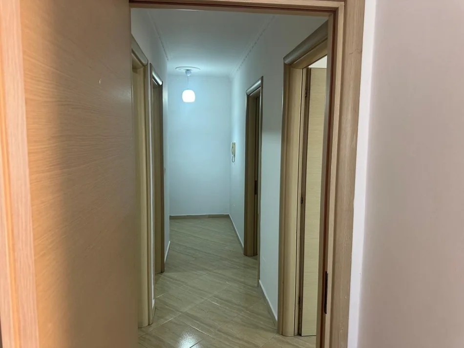 Tirane, jepet me qera apartament 2+1 Kati 6, 85 m² 600 € 