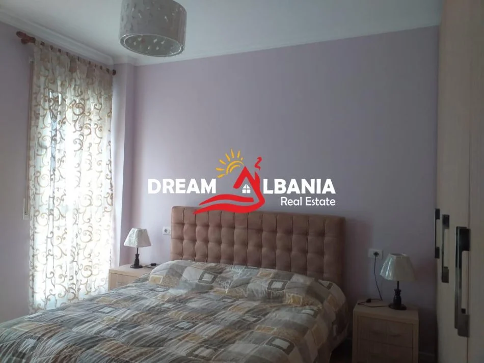 Tirane, jepet me qera 1+1 , 70 m² 700 € (Pazari i Ri)