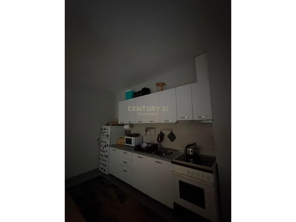 Tirane, jepet me qera apartament 1+1 Kati 2, 85 m² 500 € 