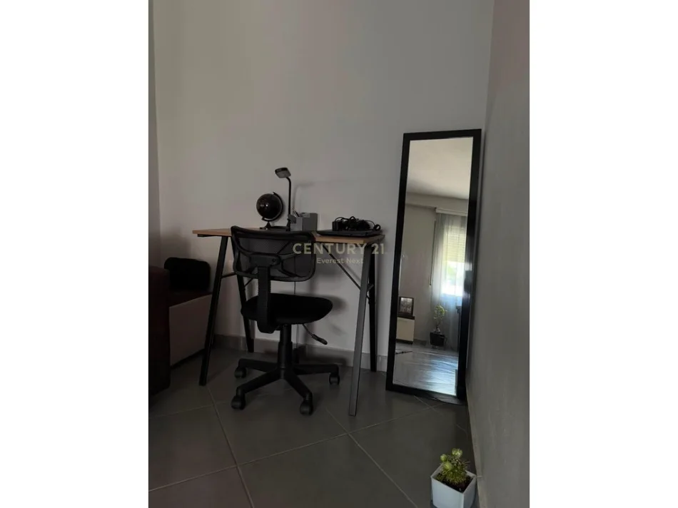 Tirane, jepet me qera apartament 1+1 Kati 2, 85 m² 500 € 