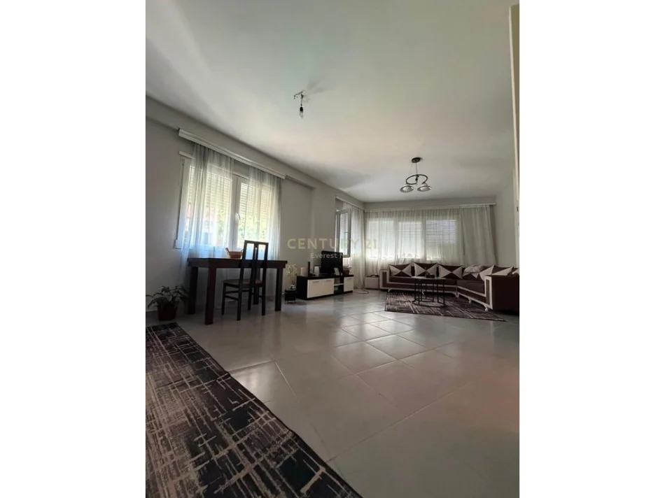 Tirane, jepet me qera apartament 1+1 Kati 2, 85 m² 500 € 