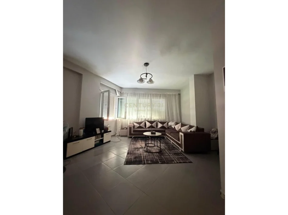 Tirane, jepet me qera apartament 1+1 Kati 2, 85 m² 500 € 