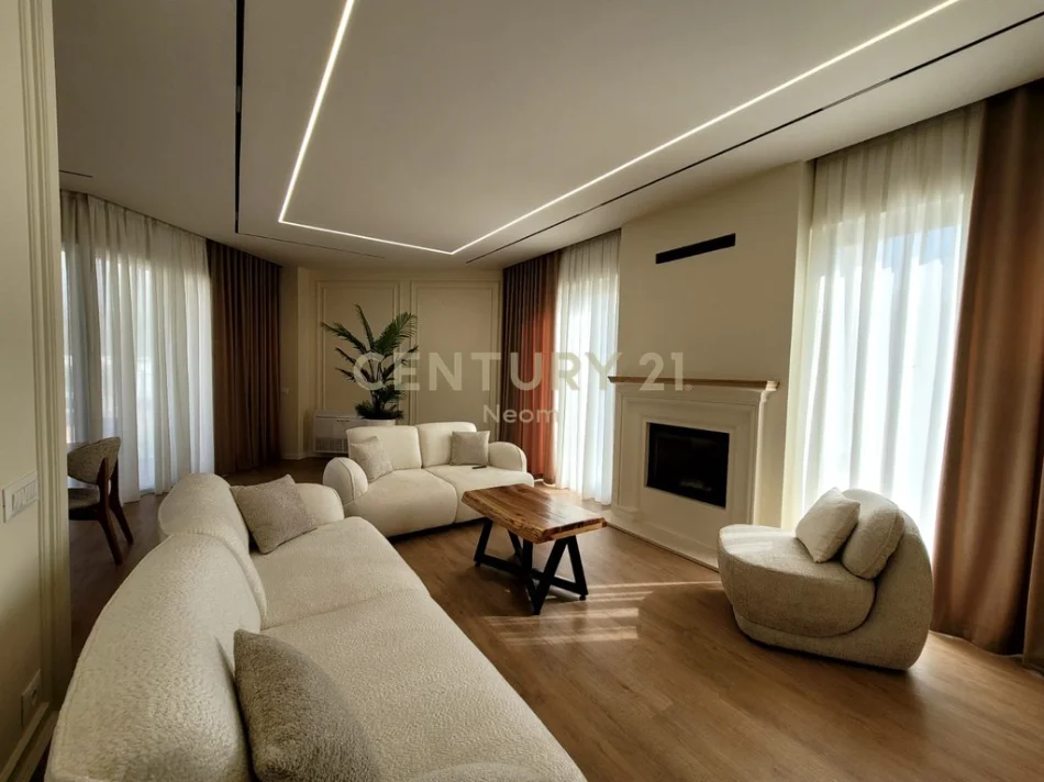 Tirane, jepet me qera Vile 3+1 Kati 2, 276 m² 4.000 € (sauk)