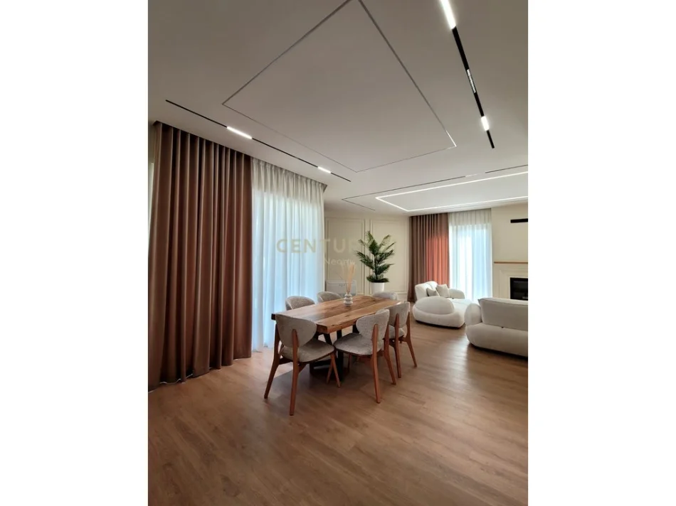 Tirane, jepet me qera Vile 3+1 Kati 2, 276 m² 4.000 € (sauk)
