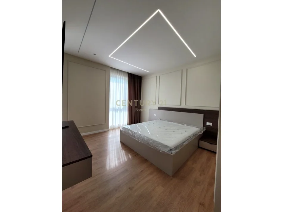 Tirane, jepet me qera Vile 3+1 Kati 2, 276 m² 4.000 € (sauk)