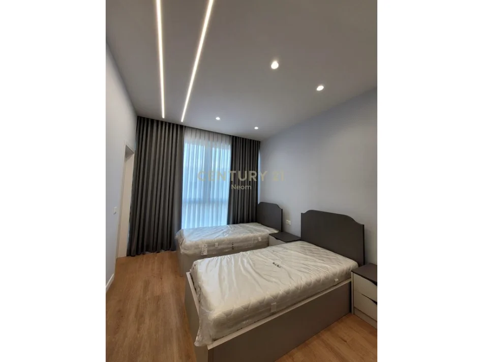 Tirane, jepet me qera Vile 3+1 Kati 2, 276 m² 4.000 € (sauk)