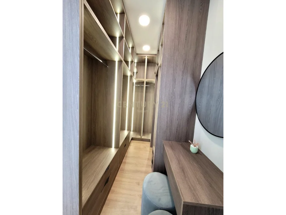 Tirane, jepet me qera Vile 3+1 Kati 2, 276 m² 4.000 € (sauk)