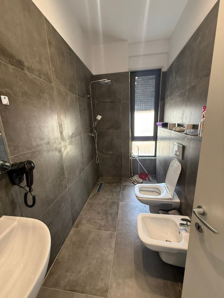 Tirane, jepet me qera apartament 2+1 Kati 1, 108 m² 850 € (Rruga Dritan Hoxha)