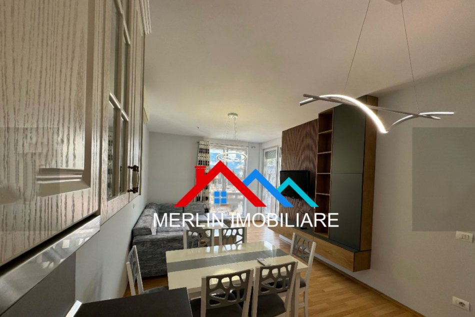 Tirane, jap me qera apartament 2+1+Ballkon Kati 5, 96 m² 800 € (RRUGA FREDERIK SHIROKA)