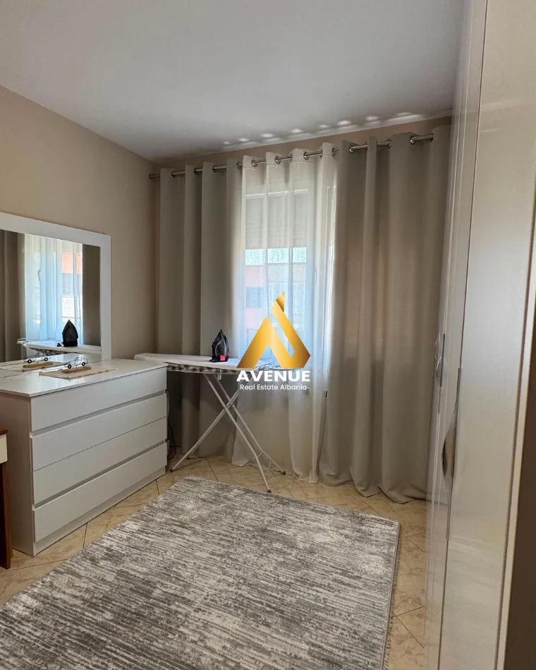 Tirane, jepet me qera apartament 2+1+Ballkon , 95 m² 750 € (Rruga Muhamet Gjollesha)