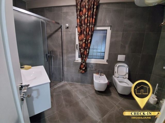 Tirane, jepet me qera apartament 2+1+Aneks+Ballkon Kati 5, 88 m² 650 € (Vasil Shanto)