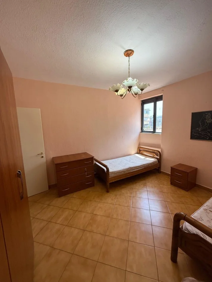 Tirane, jepet me qera apartament 2+1+Ballkon Kati 9, 80 m² 500 €