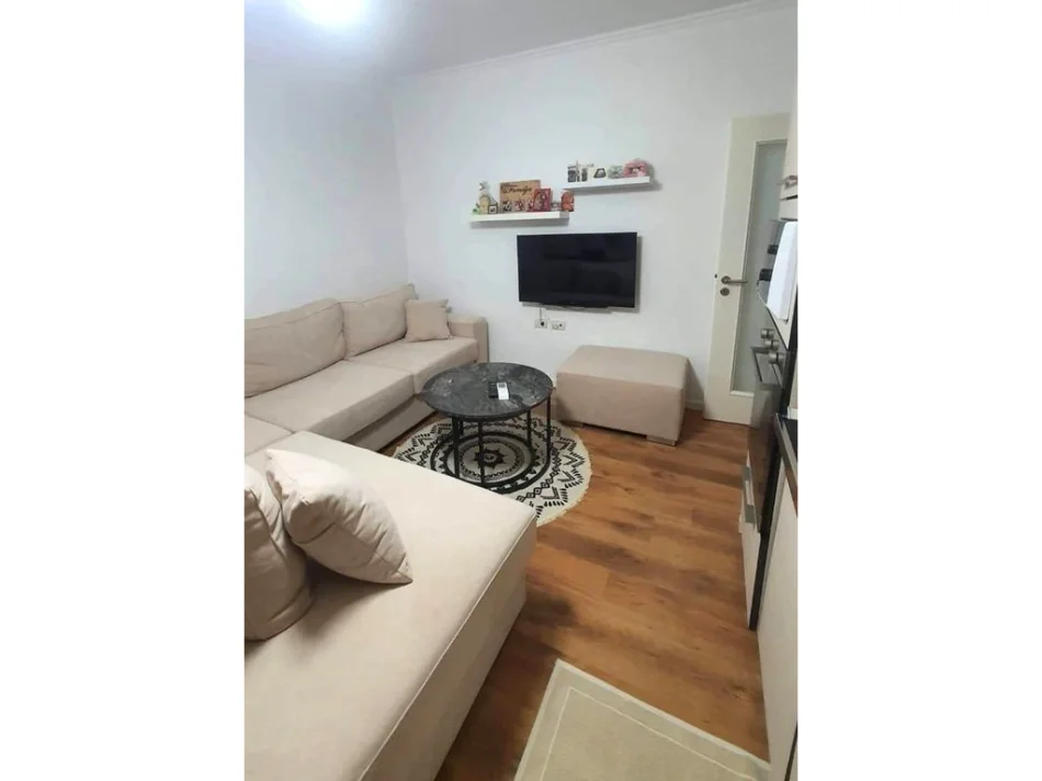 Tirane, jepet me qera apartament 2+1 Kati 2, 55 m² 500 € 