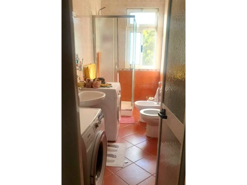 Tirane, jepet me qera apartament 2+1 Kati 2, 55 m² 500 € 