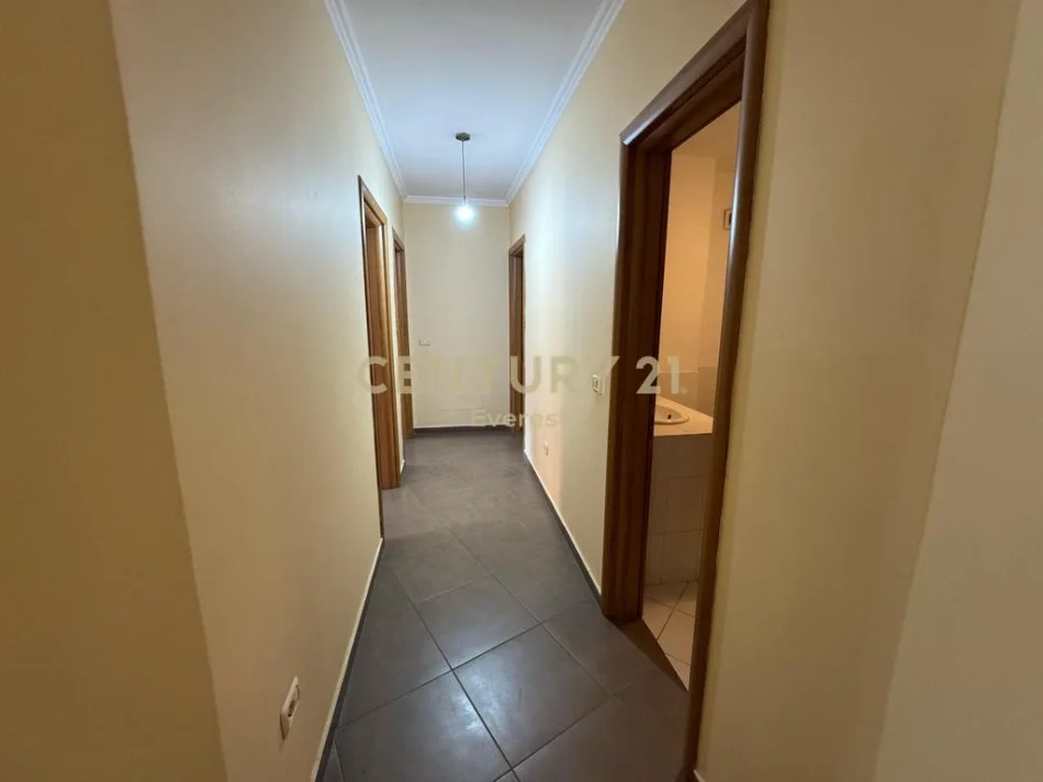 Tirane, shitet apartament 3+1+Ballkon Kati 2, 138 m² 350.000 € (rruga e bogdaneve)