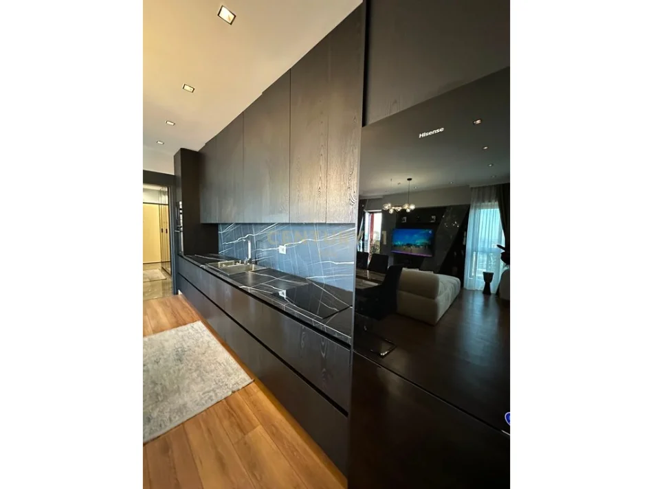 Tirane, jepet me qera apartament 3+1+Ballkon Kati 14, 140 m² 2.500 € (rruga e kavajes)