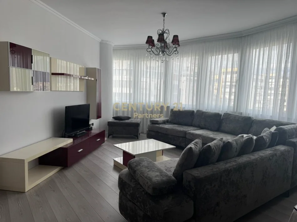 Tirane, jepet me qera apartament 3+1 Kati 6, 120 m² 1.200 € (delijorgji)