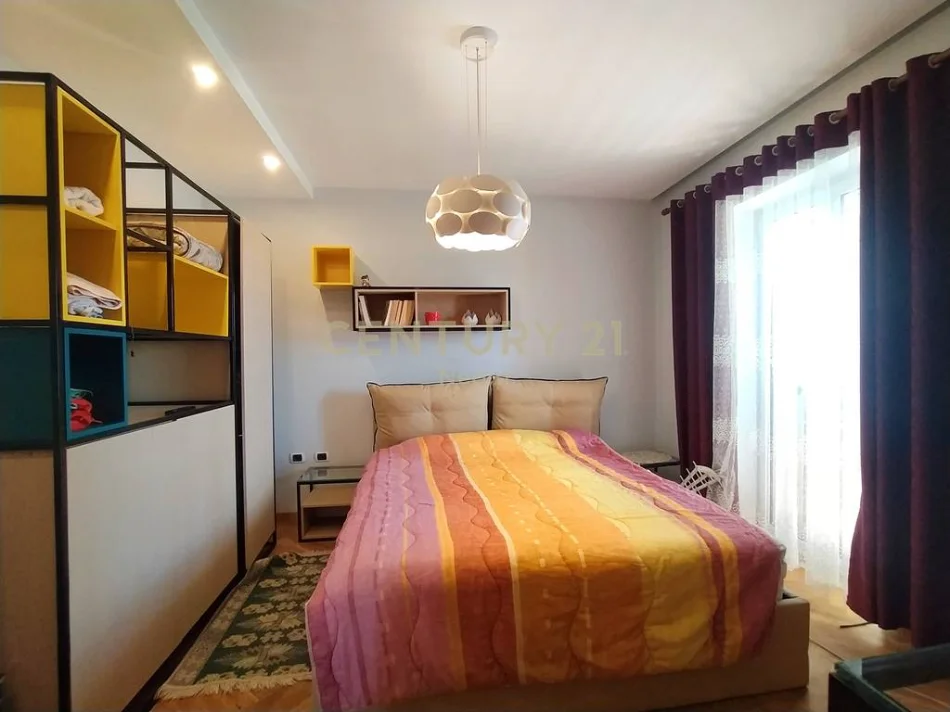 Tirane, jepet me qera Vile 4+1+Aneks+Ballkon Kati 2, 5.000 m² 3.000 € (farke)