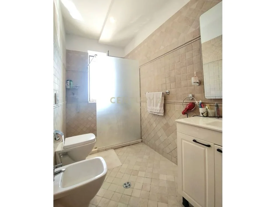 Tirane, jepet me qera Vile 4+1+Aneks+Ballkon Kati 2, 5.000 m² 3.000 € (farke)