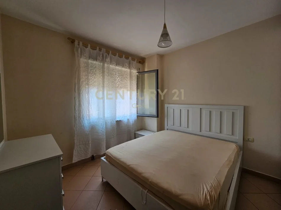 Tirane, jepet me qera apartament 2+1+Ballkon Kati 6, 100 m² 700 € 