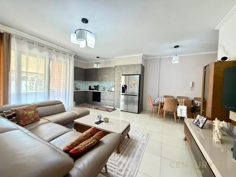 Tirane, jepet me qera apartament 2+1 Kati 2, 89 m² 600 € (rruga e dibres)
