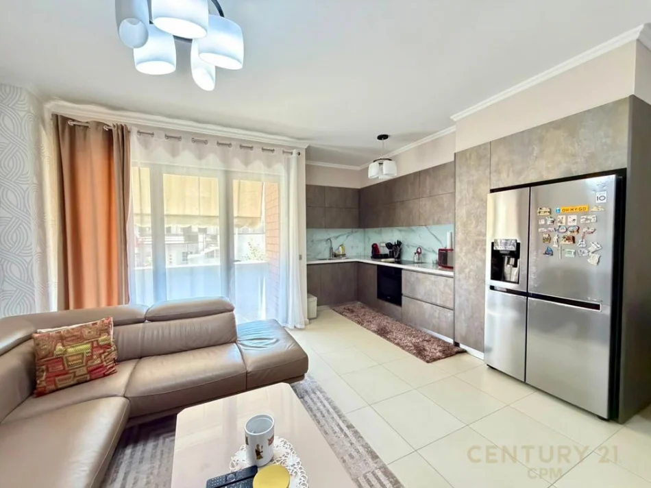 Tirane, jepet me qera apartament 2+1 Kati 2, 89 m² 600 € (rruga e dibres)